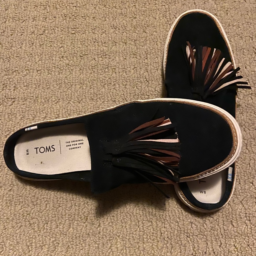 TOMS size 8, suede slides with tassels